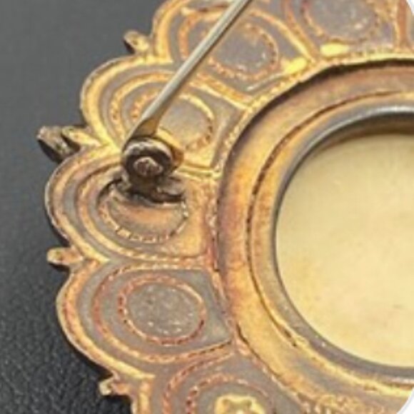 Antique Victorian Celluloid “First Plastic” Cameo Brooch Pin,Ornate Golden Frame - Picture 6 of 9